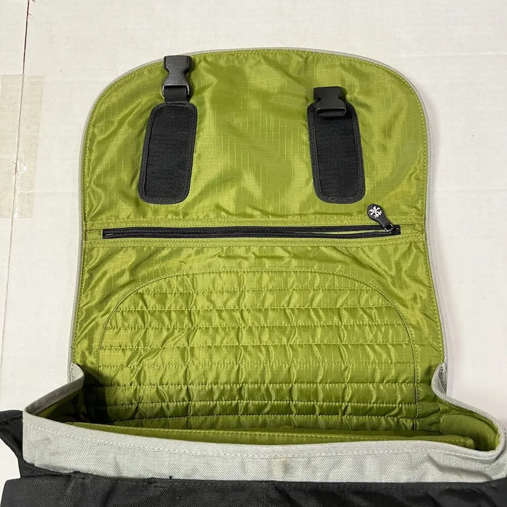 Crumpler Four Ninety Daily L Camera Laptop Messenger Bag Black Green Padded